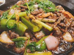 铁板麻辣牛肉-乾坤饭店