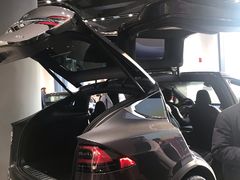 -TESLA 特斯拉(上海太古汇体验店)
