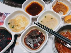 -洪氏嗨捞·广东猪肚鸡·椰子鸡火锅(西咸万象城店)