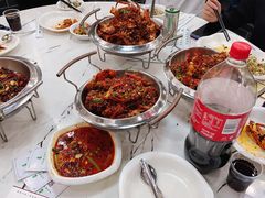 -凤凰路何眼镜香辣蟹(花果园店)