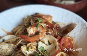 Neapolitan Tomato Seafood Pasta
