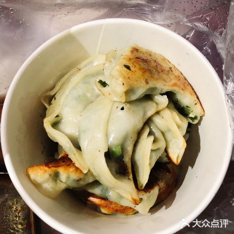 刚出锅的煎饺，快来尝尝