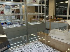 -无奔眼镜·蔡司·依视路授权店(朝阳大悦城店)