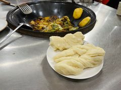 -粘豆包柴火铁锅炖