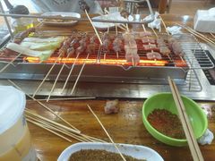 -哈尔滨小酒馆·鲜肉现穿自助烧烤(康新花园店)