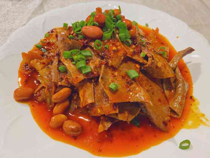 红城川菜·二十年老字号-"这里是老店了,员工都是骨灰级别,进门基本.