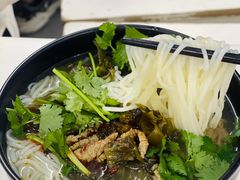 酸菜肉丝米线-一品郑记重庆牛肉米线馆(东泰路店)