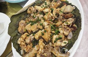 Steamed Orchard Chicken with Red Scallion (Half)