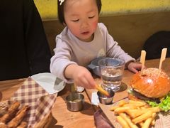 -三勾JJJ Burger&Coffee(梅溪湖店)