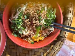 -爆炸头阿姨小四川正宗川味小吃(无任何分店)