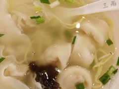 虾肉大馄饨-三两春肚肺汤(崂山路店)