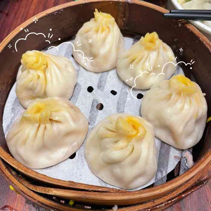 上海富春小笼馆(愚园路店)-"小笼可以,其他都很难吃.环境太脏了,赶的.