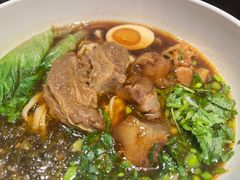 半筋半肉面-康師傅私房牛肉面(浦机三店)