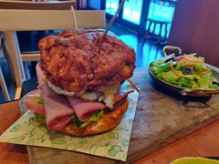 双蛋指椒牛肉汉堡-魏斯理汉堡(西安沣东吾悦店)