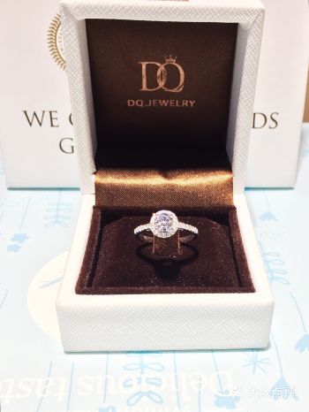 定个婚戒太不容易啦，去店里2次，第一次去是咨询