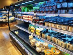 面包甜点陈列柜-七鲜超市(瑞虹天地太阳宫店)