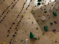 -ROCKPLUS攀岩馆(环宇城店)