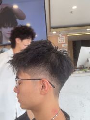 -一東造型烫发染发