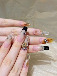 -花岐款式专研健康美甲沙龙