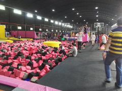 -嘿哟动霸CHUA·新潮玩运动娱乐中心·蹦床滑冰团建乐园