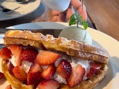 -ROAST coffee & eatery