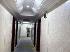 -宸玥酒店(成都西南财大地铁站店)