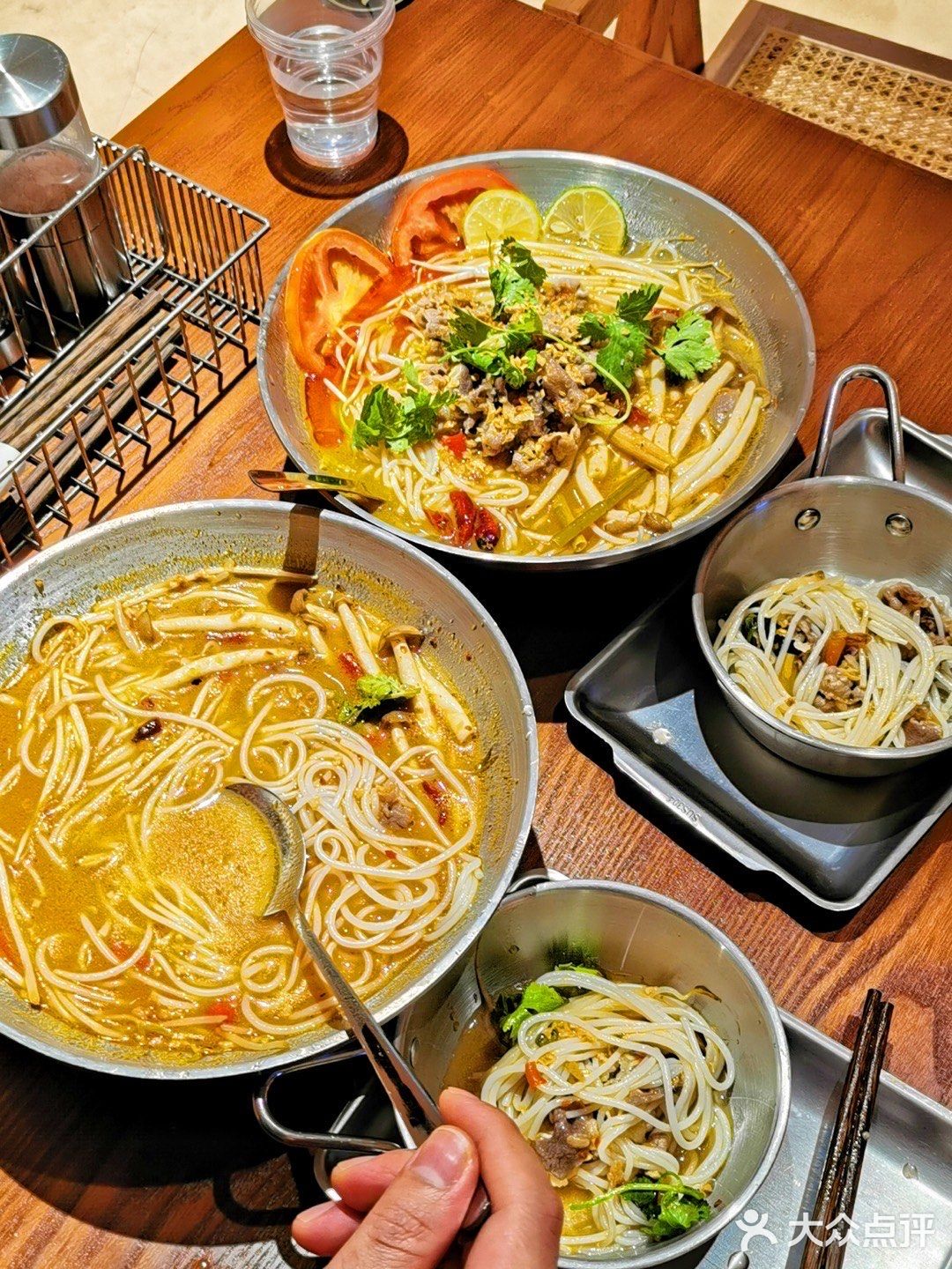 随手一拍就像穿越到东南亚的泰式链料理店～