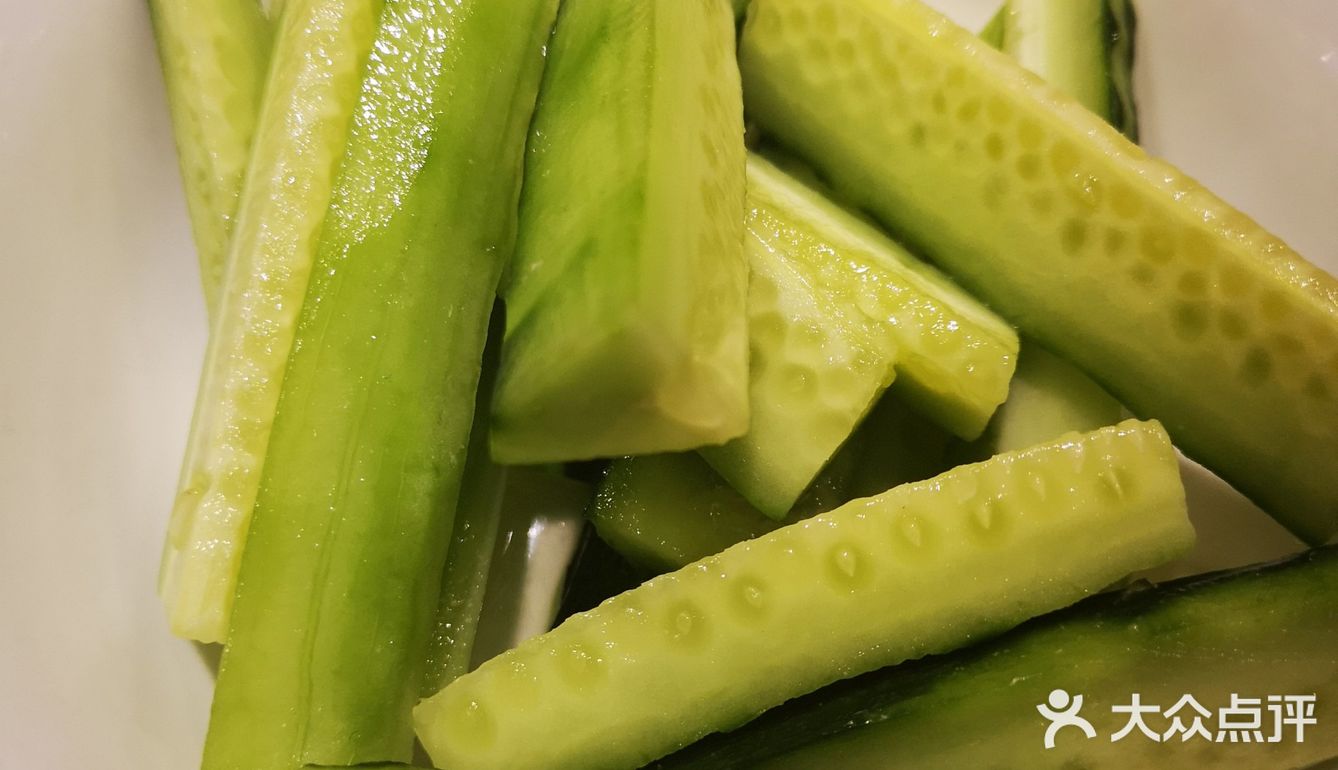 特别推荐烤五花肉，还有烧烤的鱿鱼也很不错