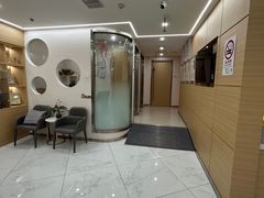 -瑞尔齿科(南京东路名人诊所)