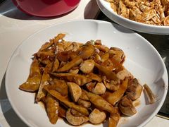 春笋烧口蘑-京味斋·北京烤鸭(华威桥北工大店)