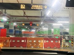 -绿地缤纷城-停车场