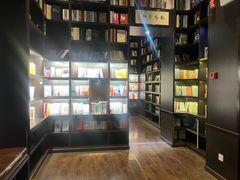 -钟书阁(松江泰晤士小镇店)