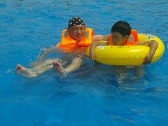 -黄河谷马拉湾海浪浴场