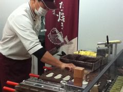 大师傅很认真-粉粉乐鲷鱼烧(美罗城店)
