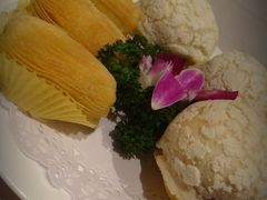 雪山包和榴莲酥-御花园·粤菜·海鲜火锅(中山公园店)