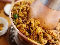 二哥芋儿蛙-炉小二铜锅牛蛙•川湘菜(三里屯店)