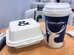 -瑞幸咖啡(长宁来福士B1层店)