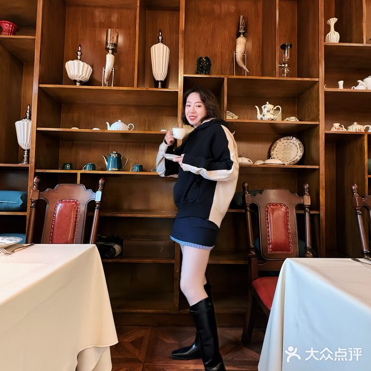 哈尔滨 |中央大街穿越百年的俄式复古餐厅~