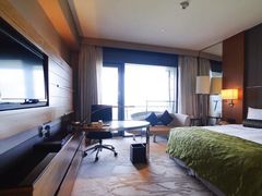 -上海滴水湖皇冠假日酒店