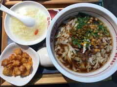 -呷佬·长沙手工米粉(金沙江路店)