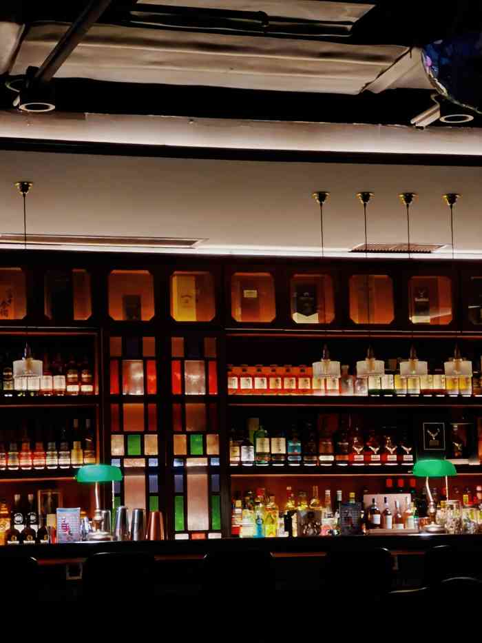 seven·柒bar-"1.上世贸6楼后不要怀疑 朝暗的地方走 .