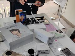 -荣耀授权专卖店(黄浦浙江中路店)