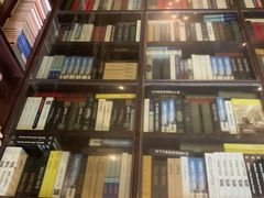 -钟书阁(松江泰晤士小镇店)