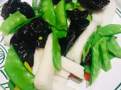 -云海肴·汽锅鸡·云南菜(天山百盛优客店)