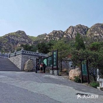 凤凰岭龙泉寺 地理位置: 北边凤凰岭 在海淀的朋友去