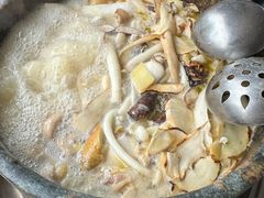 -南渝食府.墨脱石锅松茸鸡