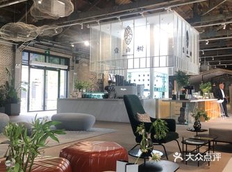 西港花园遛娃又来壹山树打卡，新款甜点柠檬草莓山楂味道