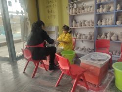 -泥娃娃DIY陶吧(易生活购物公园店)