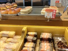 面包甜点陈列柜-西村叔叔的店·面包·甜品·蛋糕(崂山丽达店)