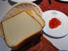烤切片白面包-小白桦西餐厅